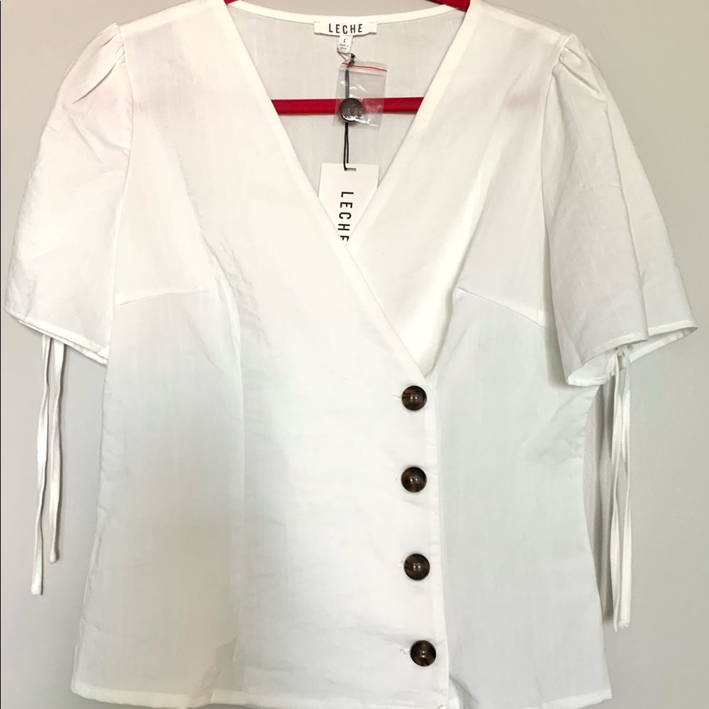 White blouse with buttons - Picture 2 of 7